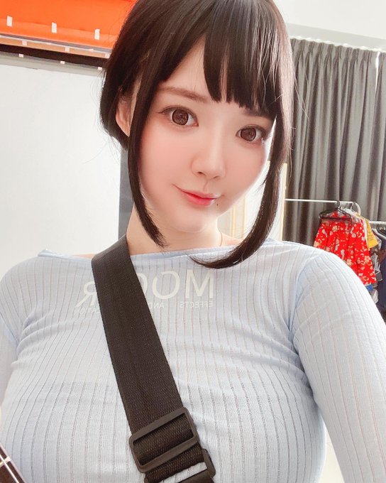 1 pic. Hitomio’s Guitar Sister 🎸

Hair up or hair down better ? ✨

Original Character by @hitomio16 ✨