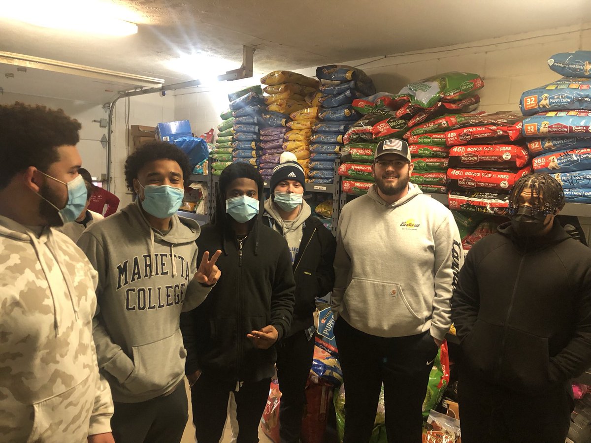 CoachWaddle's tweet photo. Started the Day volunteering at the humane Society. #PioNation #GiveBack #FIGHT22 https://t.co/Cf93ez75uT