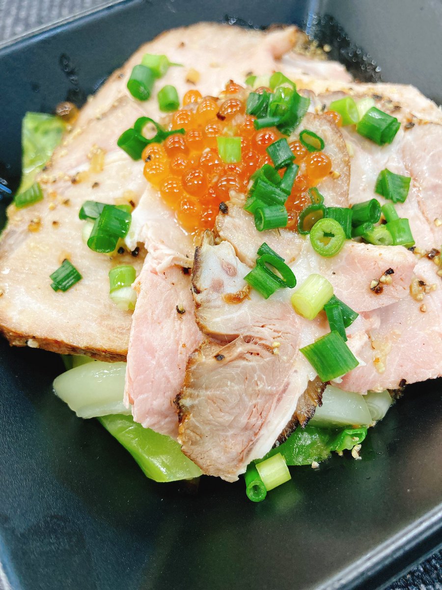 twuntwun9's tweet photo. イクラとローストポーク、この組み合わせ初だけど美味!
#megrodining https://t.co/mbjOzcgtml