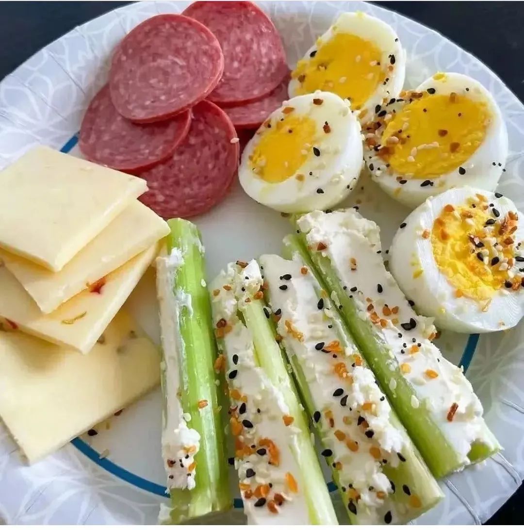 ketol0ve's tweet image. Save This Post To Make it Later. Tag Your Friends 👭 Recipe 👇 keto lunch/snack plate
👉You can click link in our bio .meals.weightloss to get Everything You Need for keto Success.
#hflc #eatfattolosefat #ketostrong #ketoweightlossjourney #lchflifestyle #lowcarbmeal