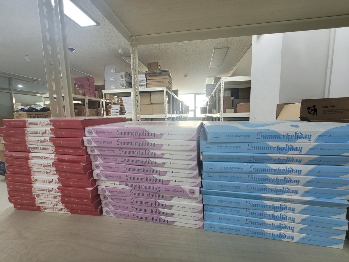 [ #KEIGIVEAWAYS ] ASSORTED ALBUMS GIVEAWAY ( for KEI’S WAREHOUSE MEMBERS ONLY ) // Assorted ( 3 albums each winner ) 

11 winners

- must be following us 
- rt + like 
- reply KEIWH-CODE + #KEIGIVEAWAYS