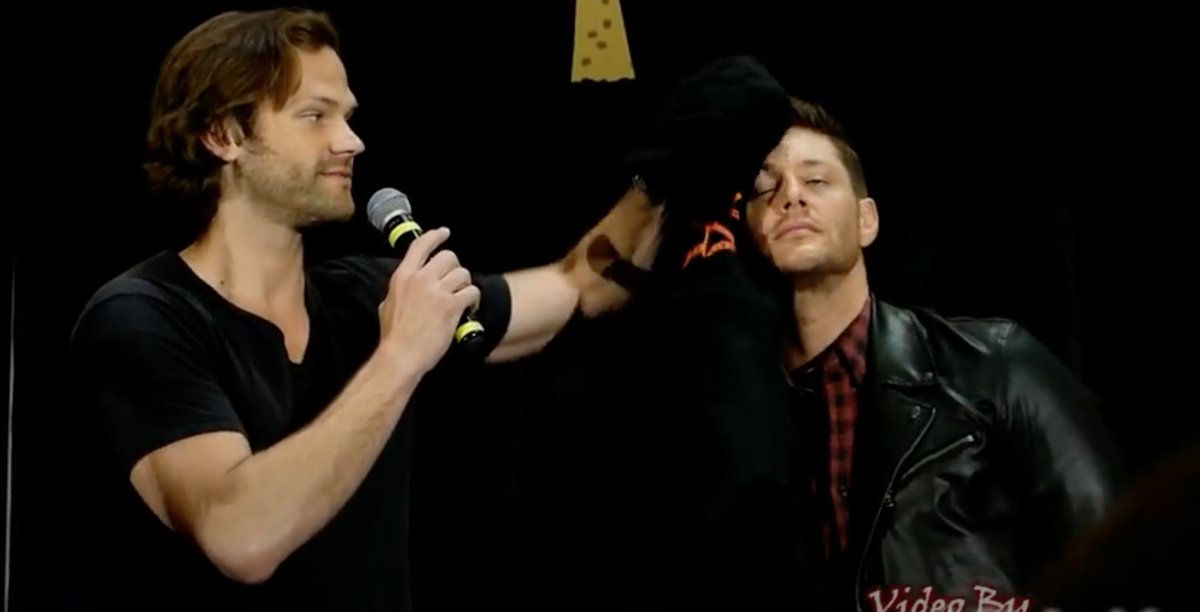 spndeangirl's tweet photo. It's auction time with all the J2 musk you can handle.
#SPNConPanelSaturday #SPNFamily #SeaCon2018 https://t.co/JW5FcVUtfG