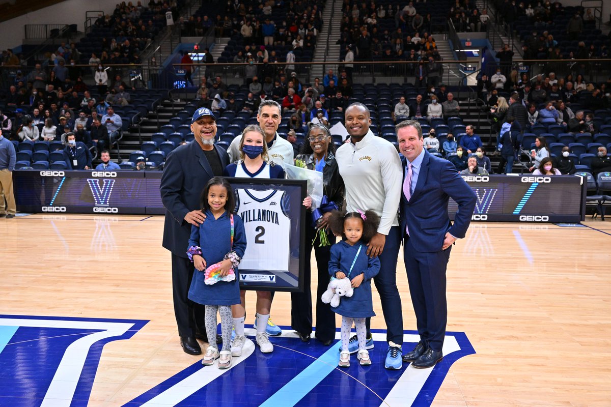 Also special night honoring a Villanova legend @MaalikWayns2 who returned to coach , inspire our players and finish his @VillanovaU degree