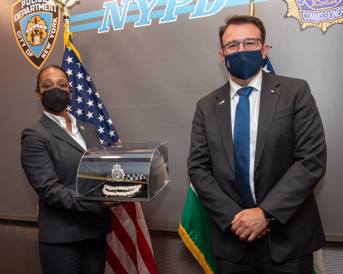 NYPDPC's tweet photo. Great to have welcomed @AusFedPolice Commissioner Reece Kershaw and his team to NYPD Headquarters. We’re thankful to the AFP for their unwavering partnership and their shared insights on important crime fighting issues. https://t.co/Lk8PMCsRKw