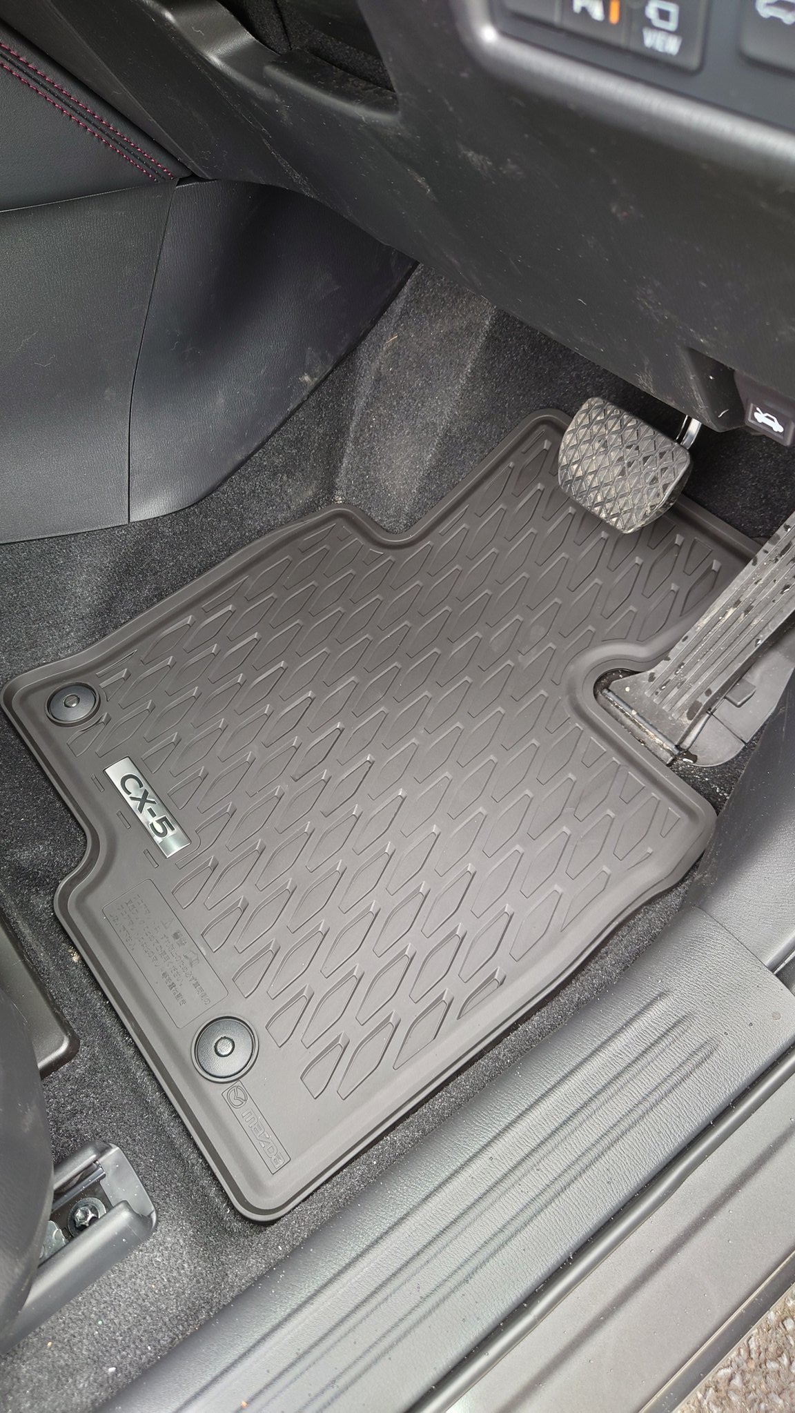 メガさん 昨日オールウェザーマット購入してさっき取りに行ってきました 冬はフロアマットだと砂 水等で汚れて掃除 大変なので 冬はオールウェザーマット装着かなー 自分で取り付けだと1000円安く買えるのでお得 T Co X49wkb7f2d Twitter