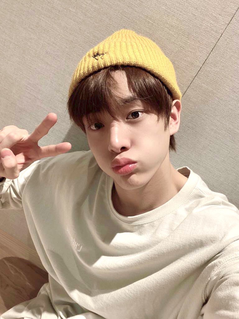 simjake's tweet photo. ㅤ
Back again with Jakey, Jake the dogg-o, woof! Today surely had been such a busy day for us, don’t you think so? But I’m really glad that we could have a quality time together on V-LIVE earlier. Earth dwellers, please rest well and stay healthy. Fighting for tomorrow! 👊🏼
ㅤ https://t.co/3ztK6JBRW4