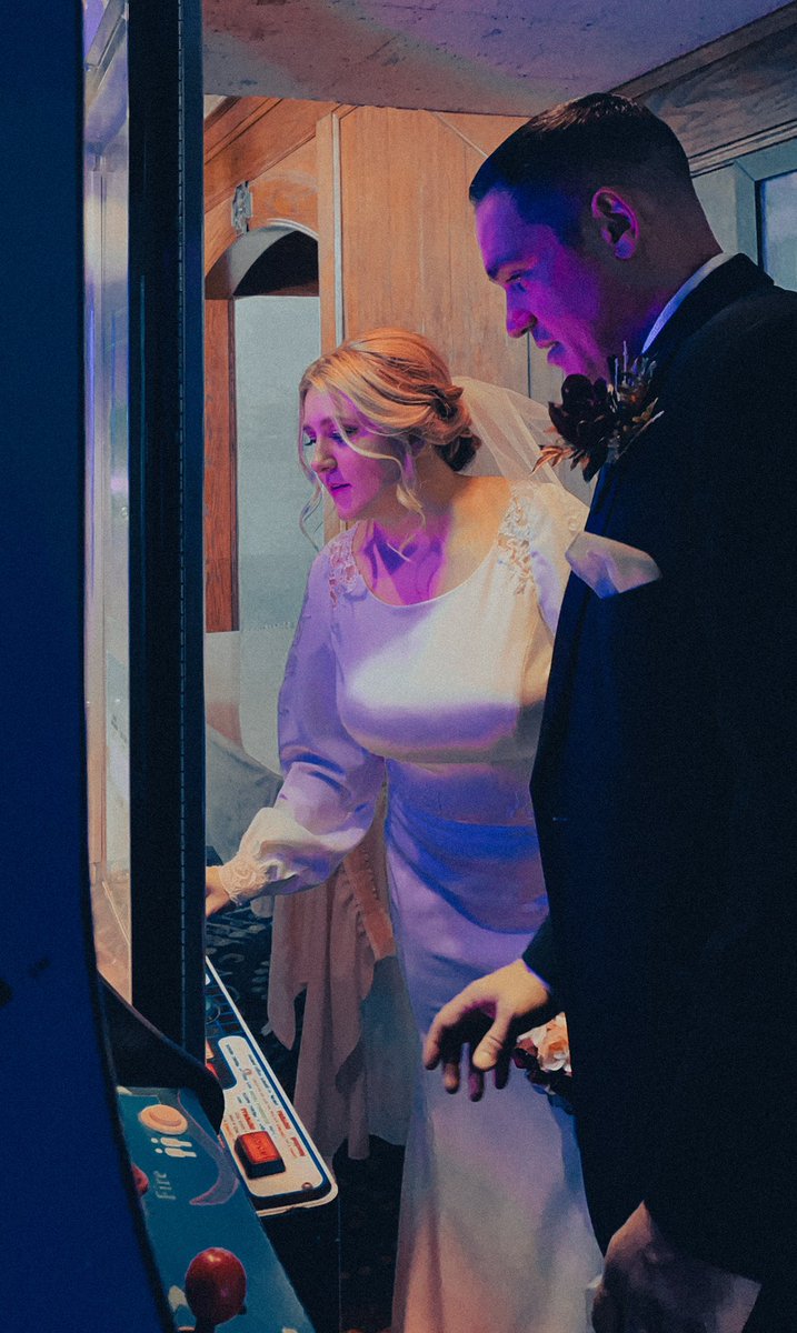 bykmansfield's tweet photo. they weren’t playin’ around, they got MARRIED 💒
#februaryweddings #iphonecapture https://t.co/mpEEYgwvyR