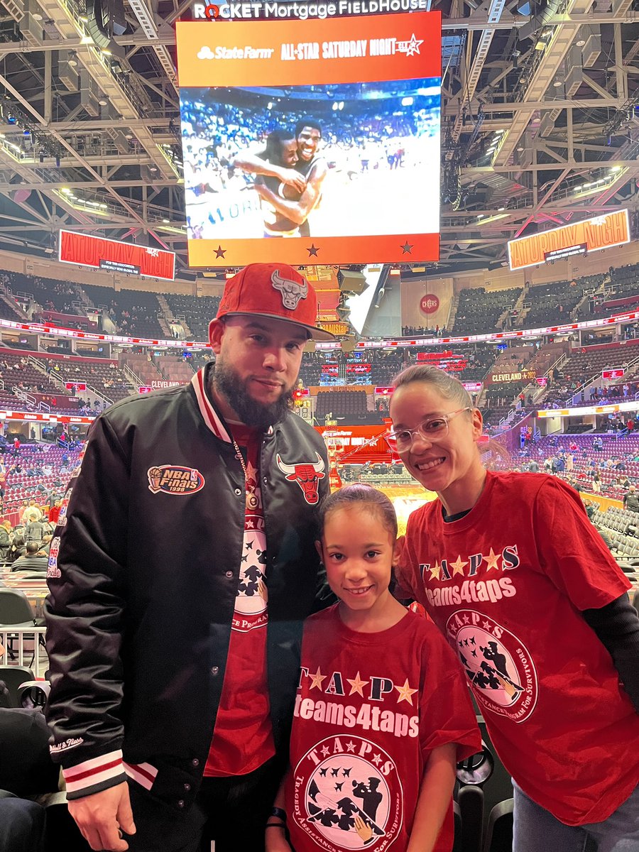 teams4taps's tweet photo. #NBAAllStar wouldn’t be complete without a visit from @TAPSorg Board Member and Chairman of @usabasketball @Martin_Dempsey. Thanks to General Dempsey and Deanie Dempsey for making time and always making it meaningful for TAPS families today and every day 🇺🇸🏀 @nbacares https://t.co/6U3ORUScJD