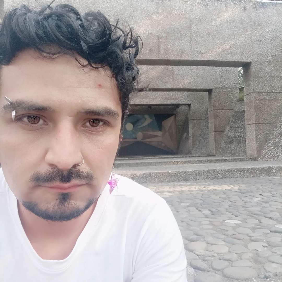 GuidoAstolfi's tweet photo. Foto de una pendeja que se le olvidó llevar su certificado de segunda dosis a el tercer refuerzo de la vacuna
(Hay una frente en mi grano)
#Vacuna #Vaccine #EstadioCU #CU #Unam #Cdmx #instagood #instalgbt #instanobinarie #instatardecer https://t.co/jMiiKPlxLT