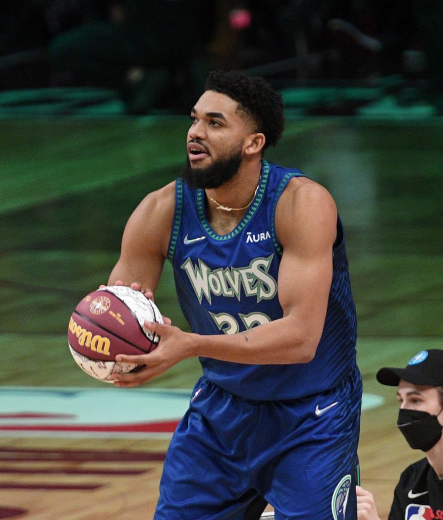 ClutchTimeArg's tweet photo. KAT 29
Trae 26
Kennard 26

¡Karl Anthony Towns, un pivot (!), es el campeón del Concurso de Triples! https://t.co/I2qrTuyox6