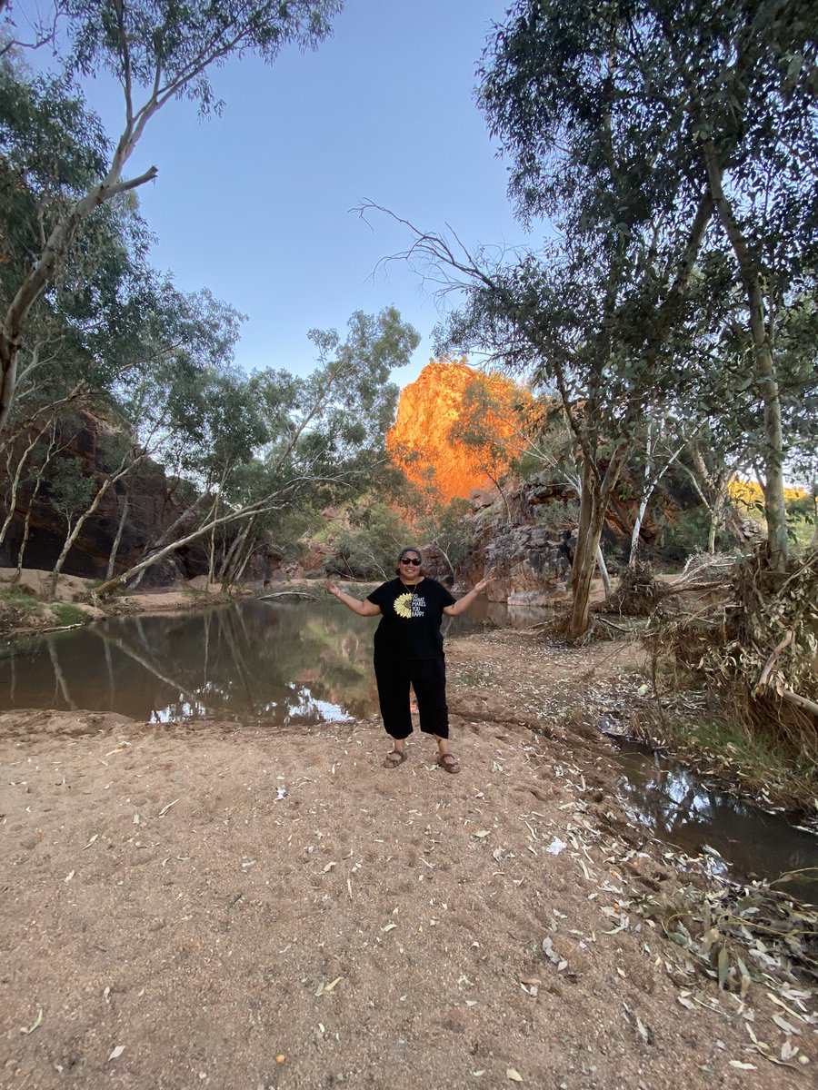 coolibah7's tweet photo. Golden hour! #Anthwerrke
#alicesprings #Arrerntecountry https://t.co/sKfiSa4hdb