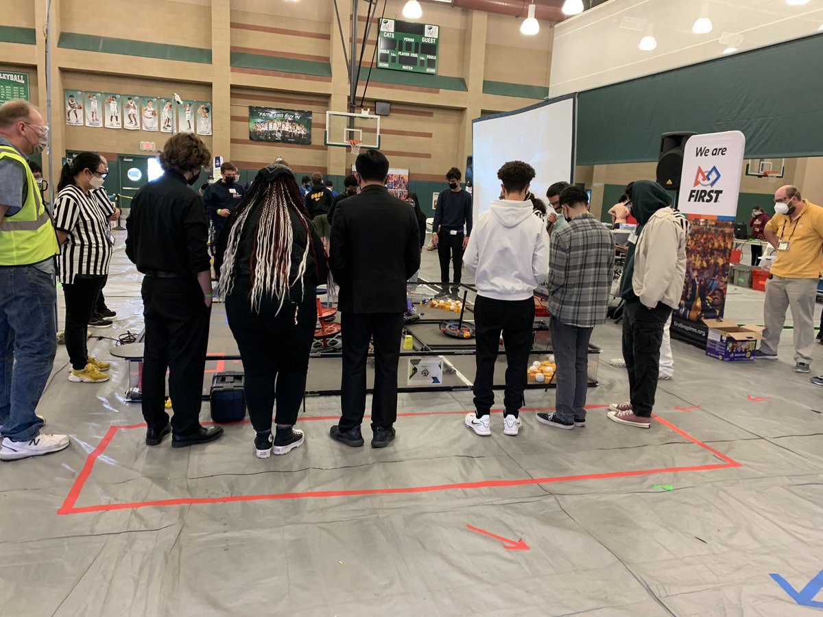 geoffzam's tweet photo. Great day at Monrovia High School watching amazing robotics teams collaborate, communicate, problem solve, and enjoy competition! #santafestandup #MUSDproud https://t.co/NjJXWg9PlE