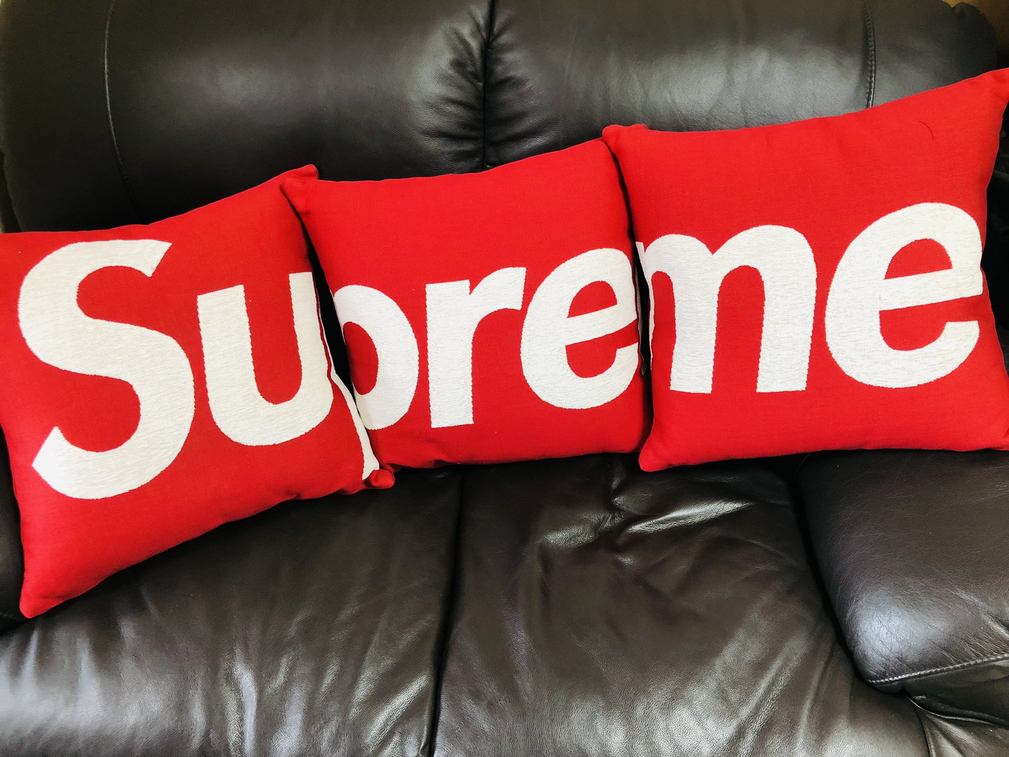 supreme Jules Pansu Pillows (3個セット） vittoriosplayas.com