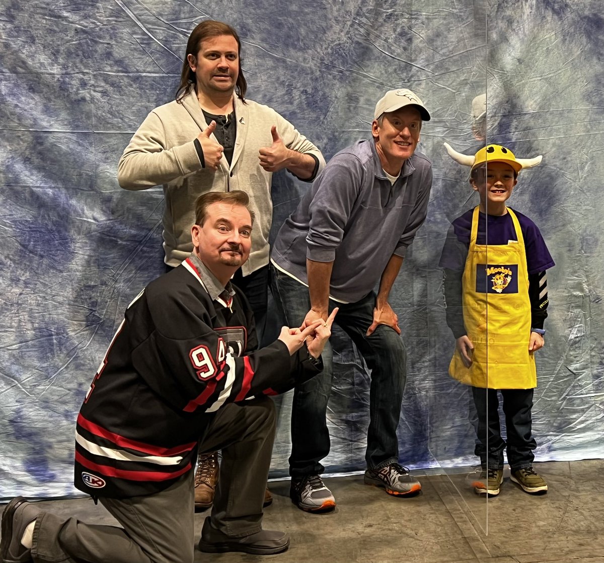 ZSCEntertain's tweet photo. Day One of @FANEXPOVAN is in the books! @BrianCOHalloran Jeff and Trevor will be here all weekend so stop by say hi! #Clerks #zscentertainment #convention https://t.co/CUX77EkRh0