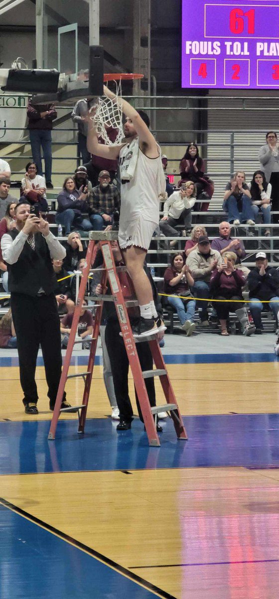 kleek212's tweet photo. "She's a beauty that #9"

Congrats Dad, @21_bigmike, and the whole Elko squad and another Regional Title! #NineisFine https://t.co/YlOLpG9mPF