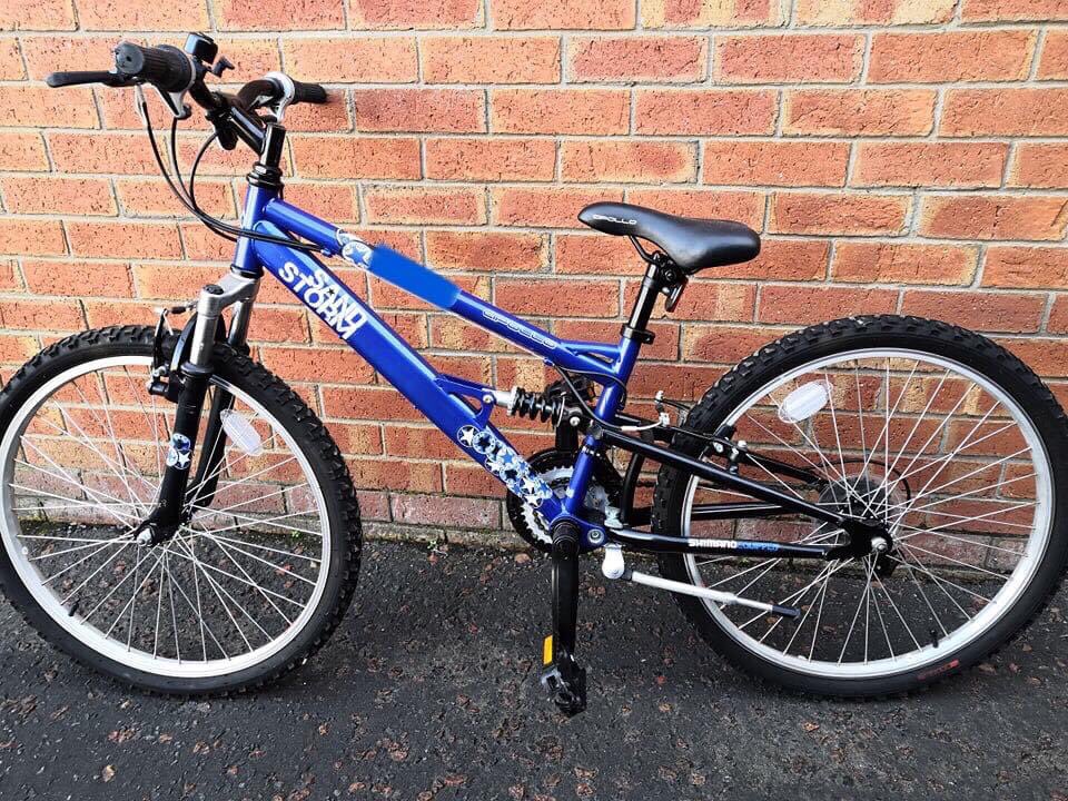LenityNi's tweet photo. Amazing donation of two brand new bikes from Sharon in Dollingstown = 2 very happy 8 year old boys! ❤️ 

#givingback #community #helpingothers #sogenerous https://t.co/he4l1Xxv8Z