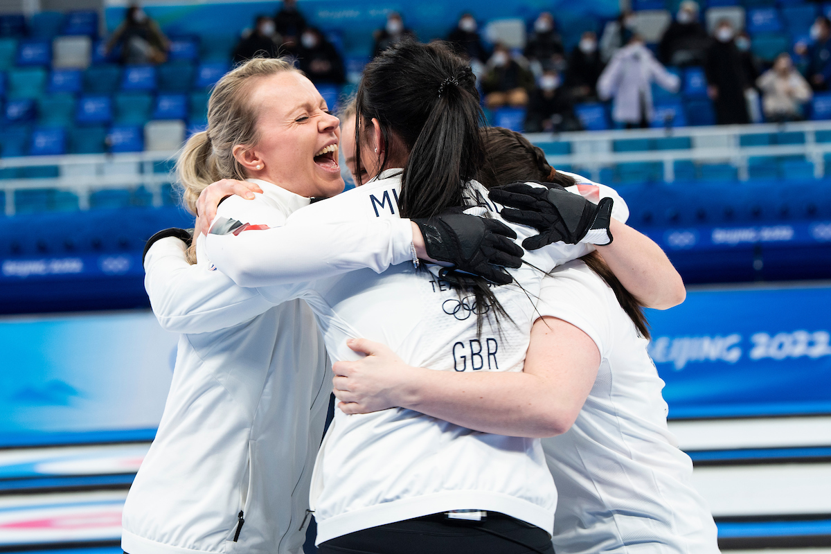 BritishCurling's tweet photo. GOLD 🥇 for @TeamGB on the last day of the @Beijing2022 Winter Olympics and 2nd 🥌 medal from the Ice Cube as @Team_Muirhead comprehensively beat Japan 10-3
📸Team GB /David Pearce
#teamgb #Beijing2022WinterOlympics #curling https://t.co/M3JFAYlZhl