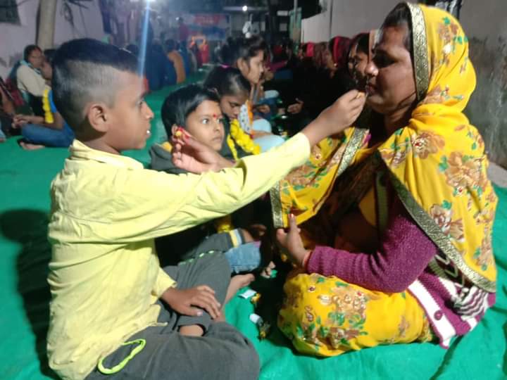 gunjan_1106's tweet photo. Love has truly no boundaries but what about our parents who shower their unconditional love on us. Do we open our heart to them? मातृ पितृ पूजन दिवस celebration introduced by Sant Shri Asharamji Bapu strengthens the divine bond.
#GLIMPSES_ParentsWorshipDay https://t.co/egB6X62xkL