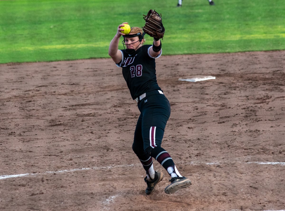 SIU_Softball's tweet photo. Jenny Jansen appreciation post.

» Starts the game at second base
» goes 4-for-5 at the plate with 4 RBI
» throws an inning and two-thirds of two-hit relief.

Nothing JJ can't do on a 💎 https://t.co/EV8C29j7k2