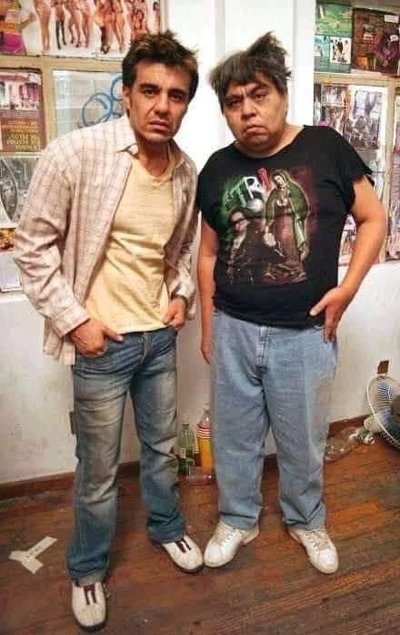 corridosybandas's tweet photo. Mi compa y yo bien amanecidos, sin dinero y todavía pedos: https://t.co/hupqOmDFWI