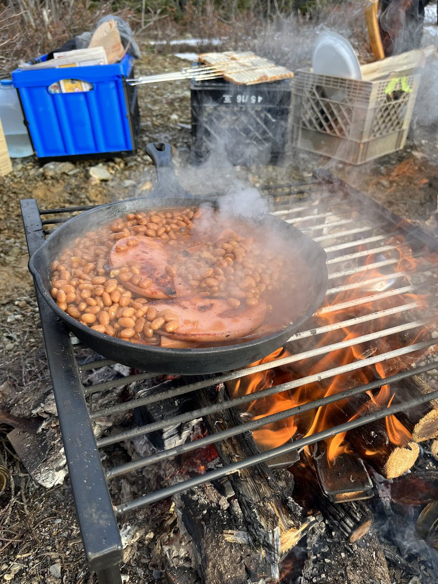 feeling_pretty's tweet photo. #largeday #beans #newfiesteak https://t.co/EDrl9cvQOW