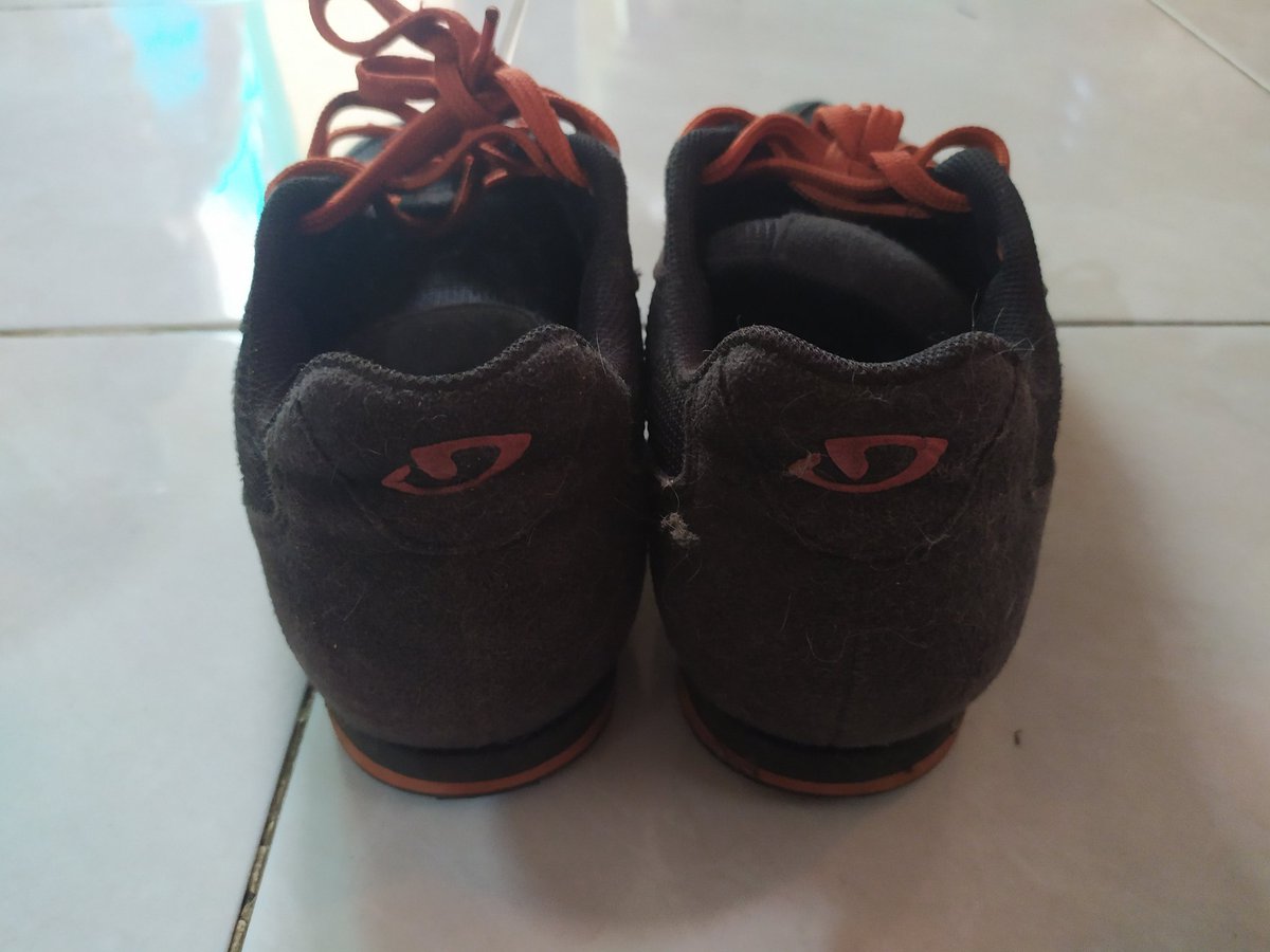RezaPutraP's tweet photo. Punya sepatu giro rumble sz 41 pengen di tuker sama sepatu cleat lain sz 42 atau di nego aja juga boleh, lokasi jaktim #fnfjb https://t.co/BHfW6Gdf1y