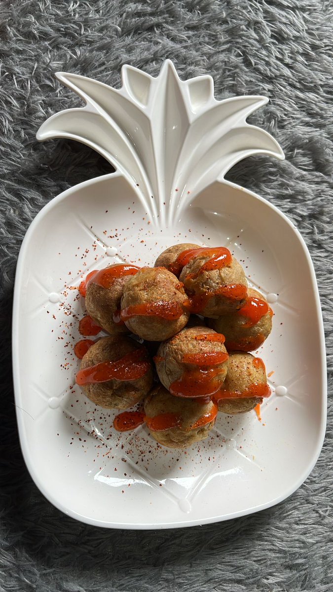 RSyafitriA's tweet photo. Percobaan 1 takoyaki with @ucitata, juri @andinifatikah wkwk jurinya gamau nambah makannya 🤣 https://t.co/lYSs7tQvQr