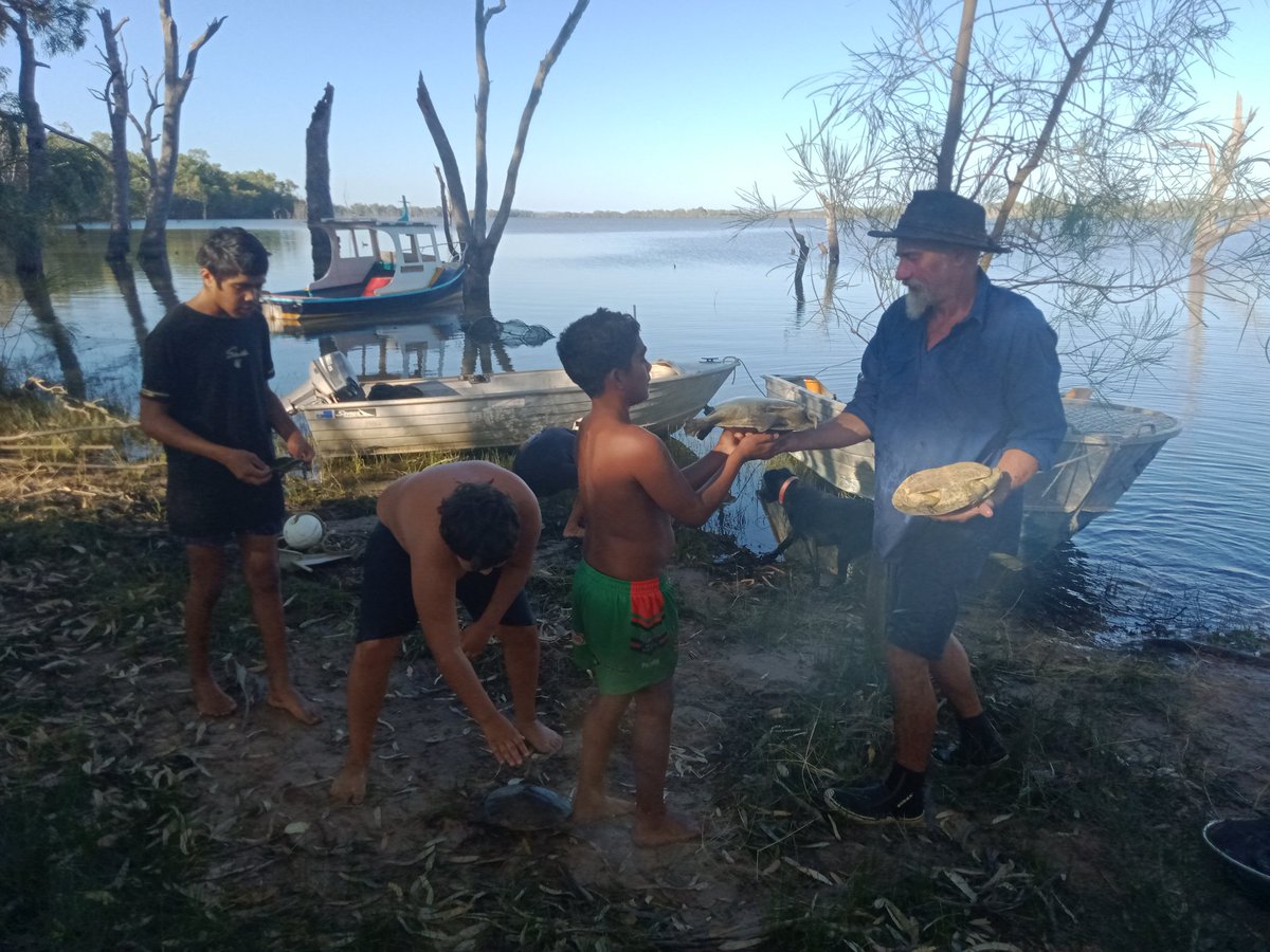 Another great weekend with the Down the Track Program at Lake Cargelligo. Training the next generation of conservationists and having some fun @UC_CAWS <a href="/AlicaTschiersc1/">Alica Tschierschke</a>