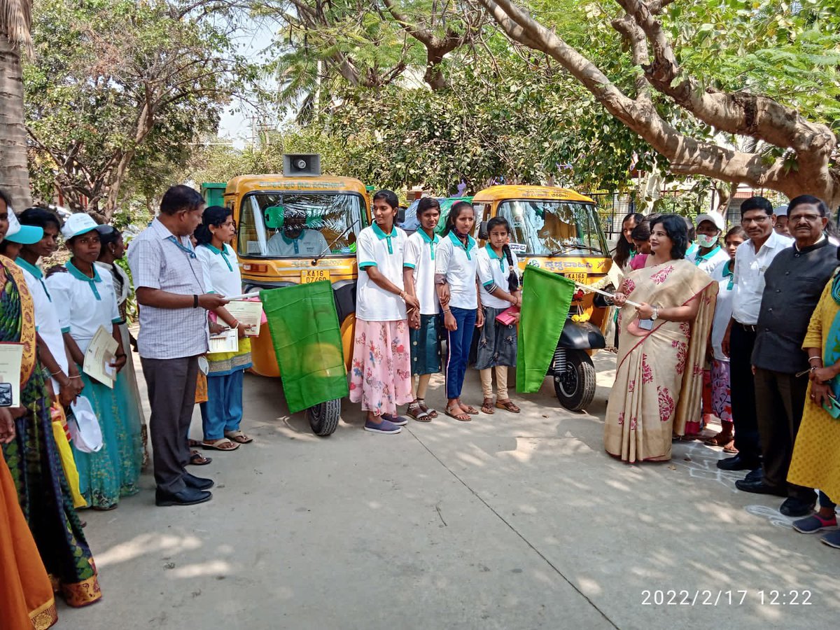 ManjushreeN_IAS's tweet photo. In 2072 GPs across Karnataka NRLM SHGs have taken up end to end management of Solid Waste.588 women trained in RUDSETIs are driving the autos on their own.@drashwathcn @MoRD_GOI @readingkafka @KarnatakaKsrlps @gokRDPR @nar_rudseti @Skill_Karnataka @MGired https://t.co/E70VKBMTzA
