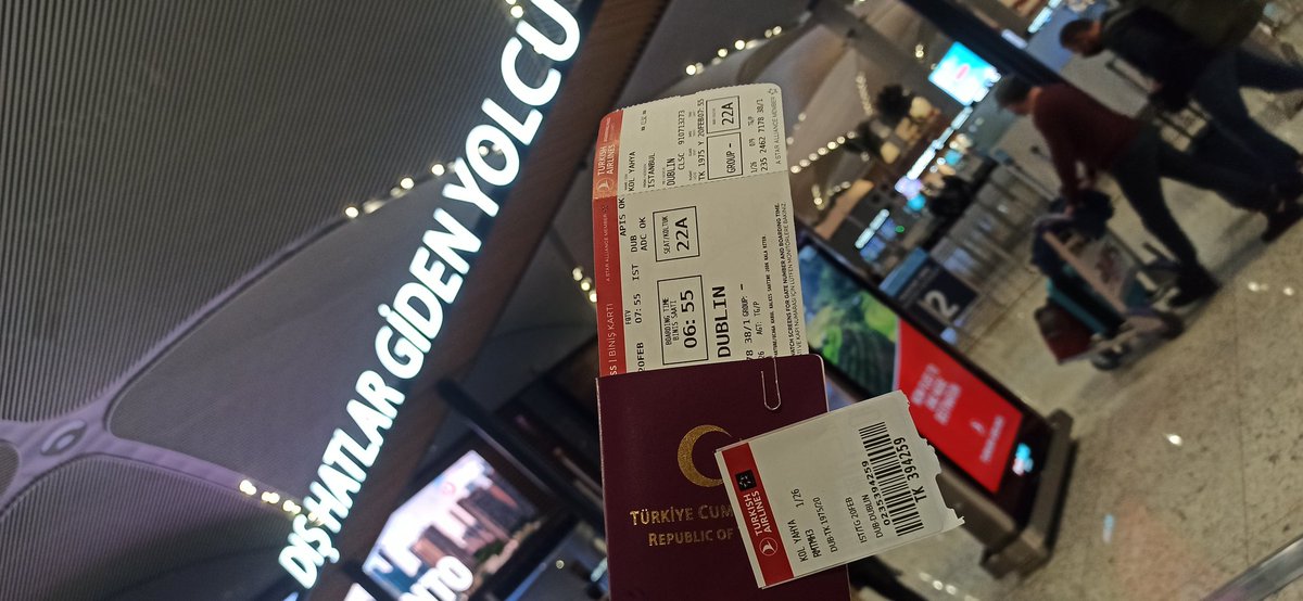 Türkiye bir yazılımcı kaybetmedi Almanya'da bir kurye kazanmadı grafik tasarımcıyım ben irlanda ya gidip gelicem