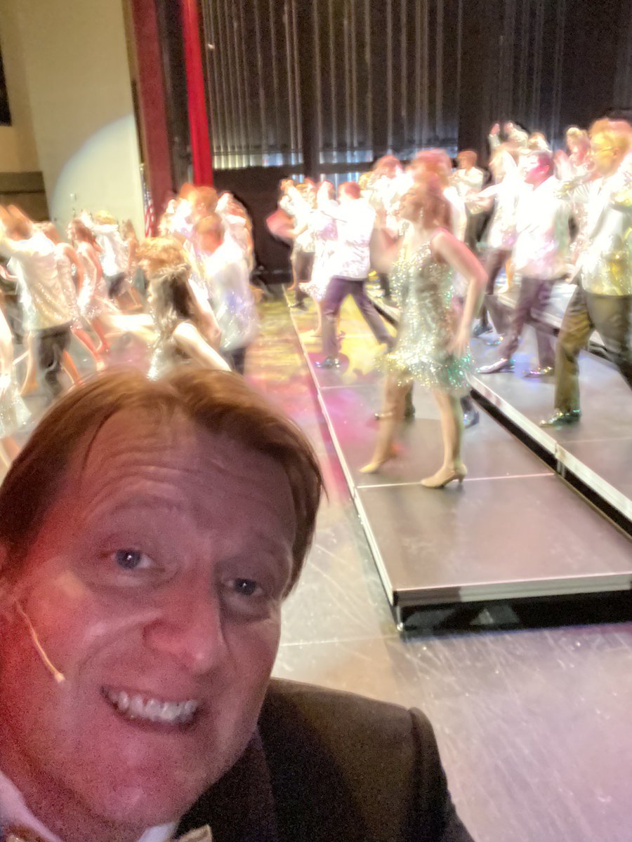 DMshowchoir's tweet photo. Sioux Center Satisfaction #showchoir hitting it so hard @shakethelakes!! https://t.co/cUoxnyUw0I