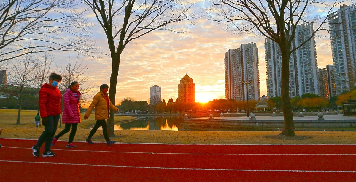 VisitSongjiang's tweet image. Invigorated people doing morning exercises make the windy morning full of vitality.

#morningexercises #winter #taiji #songjiang #shanghai #china