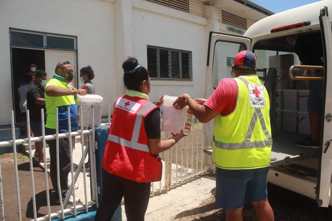 IFRCAsiaPacific's tweet photo. In #Tonga, since the volcanic eruption and tsunami devastated communities last month, Red Cross teams continue to provide urgent relief. 

The country is also dealing with #COVID19 cases and teams are delivering relief in the most safest and efficient way possible. https://t.co/wyUxuVQaiR