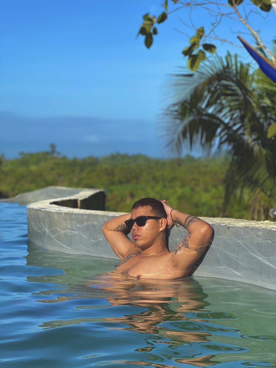 Raph13760060's tweet photo. RELAX.REFRESH.RECHARGE 💦😎 https://t.co/mtRXFKK4nH