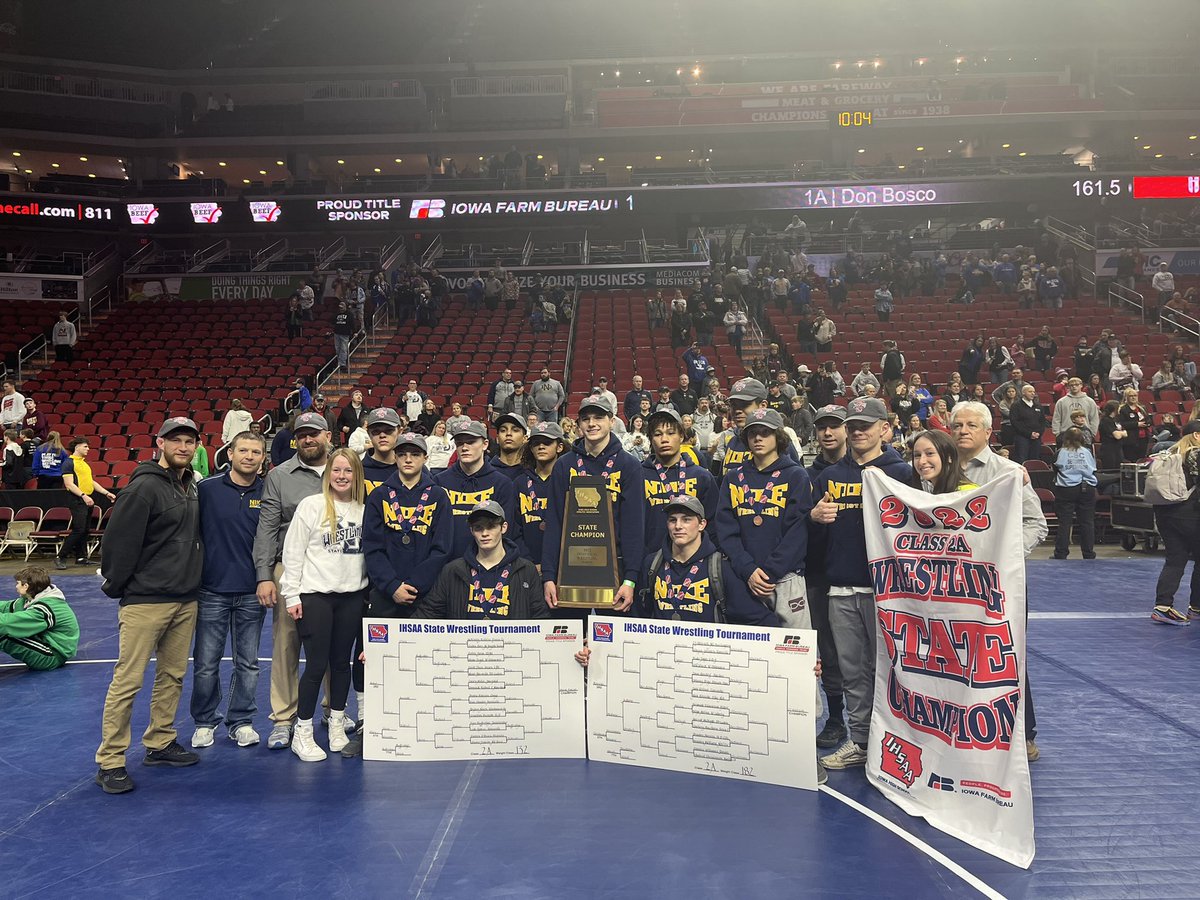 Notre Dame, Burlington is the Class 2A champions! The Nikes win their first #iahswr Traditional Tournament team title. 
🏆: iahsaa.org/wrestling/stat…