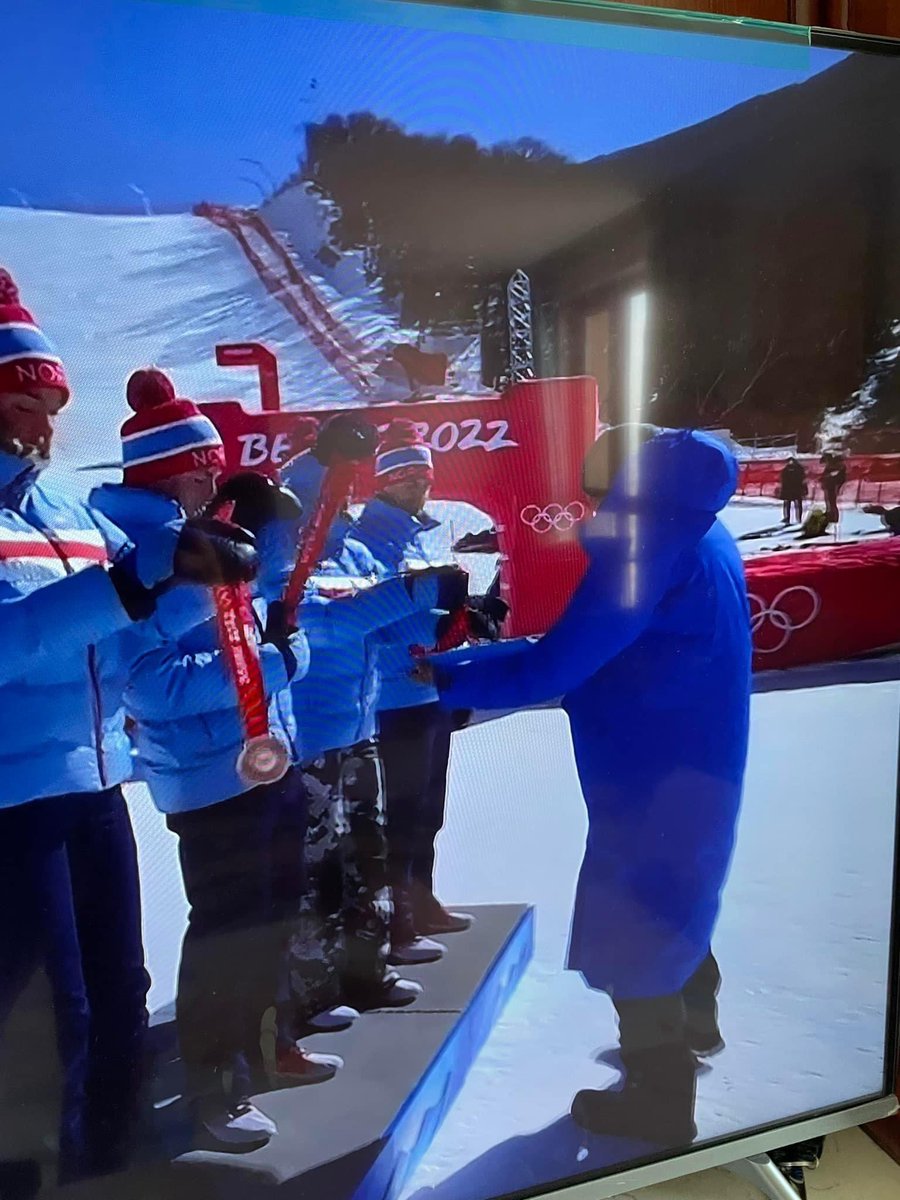 Монгол хүн өвлийн олимпын хүрэл медалийн тавцанд.
Тэр чадлаа, Монголчууд харлаа уухай😝