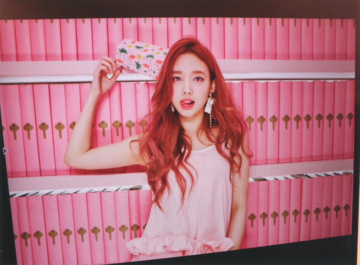 SCAN] TWICE MONOGRAPH SIGNAL Nayeon (page 9, 11) #트와이스