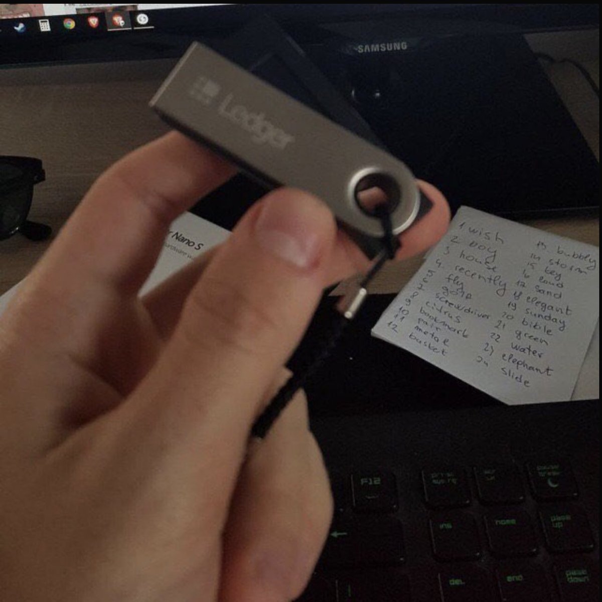 aloozftbl's tweet photo. i just got this ledger how do i set it up? https://t.co/ekv2aDtBnN