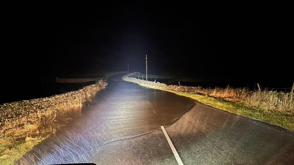 amypoops's tweet photo. Really bad here with flooding .. again !! Pretty stuck as all roads are bad ... if we were down south there would of been a cobra meeting about it !!!! #Flooding #ForgottenNorth https://t.co/dktAeAYfTh