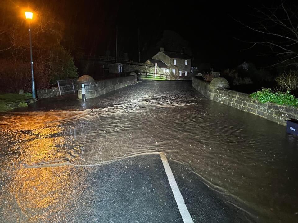amypoops's tweet photo. Really bad here with flooding .. again !! Pretty stuck as all roads are bad ... if we were down south there would of been a cobra meeting about it !!!! #Flooding #ForgottenNorth https://t.co/dktAeAYfTh