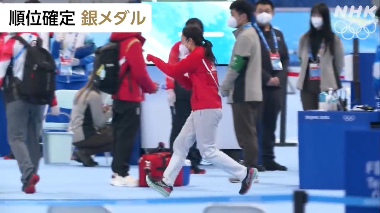 けんちゃん 高木美帆 構える 飛び跳ねる 腕フリフリ 小走りグータッチ 可愛らしい T Co Vsgsmgfggf Twitter