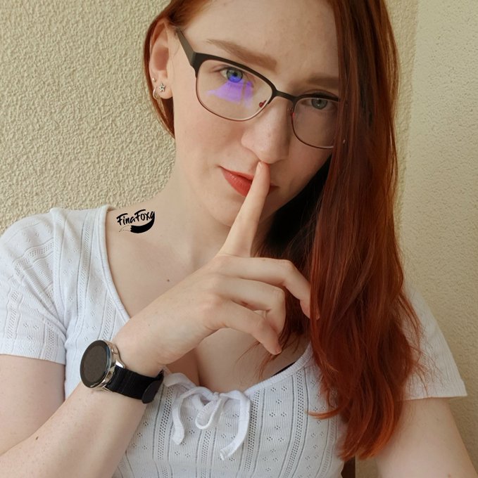Pssst... Can you keep a secret? 🤫 Habt einen sch&ouml;nen Sonntag meine Lieben 😘  #finafoxy #redhead #redheadswithglasses<a href="/tag/redhead"class="tags"><span>#redhead</span></a><a href="/tag/happiness"class="tags"><span>#happiness</span></a><a href="/tag/summertime"class="tags"><span>#summertime</span></a><a href="/tag/girlswithglasses"class="tags"><span>#girlswithglasses</span></a>