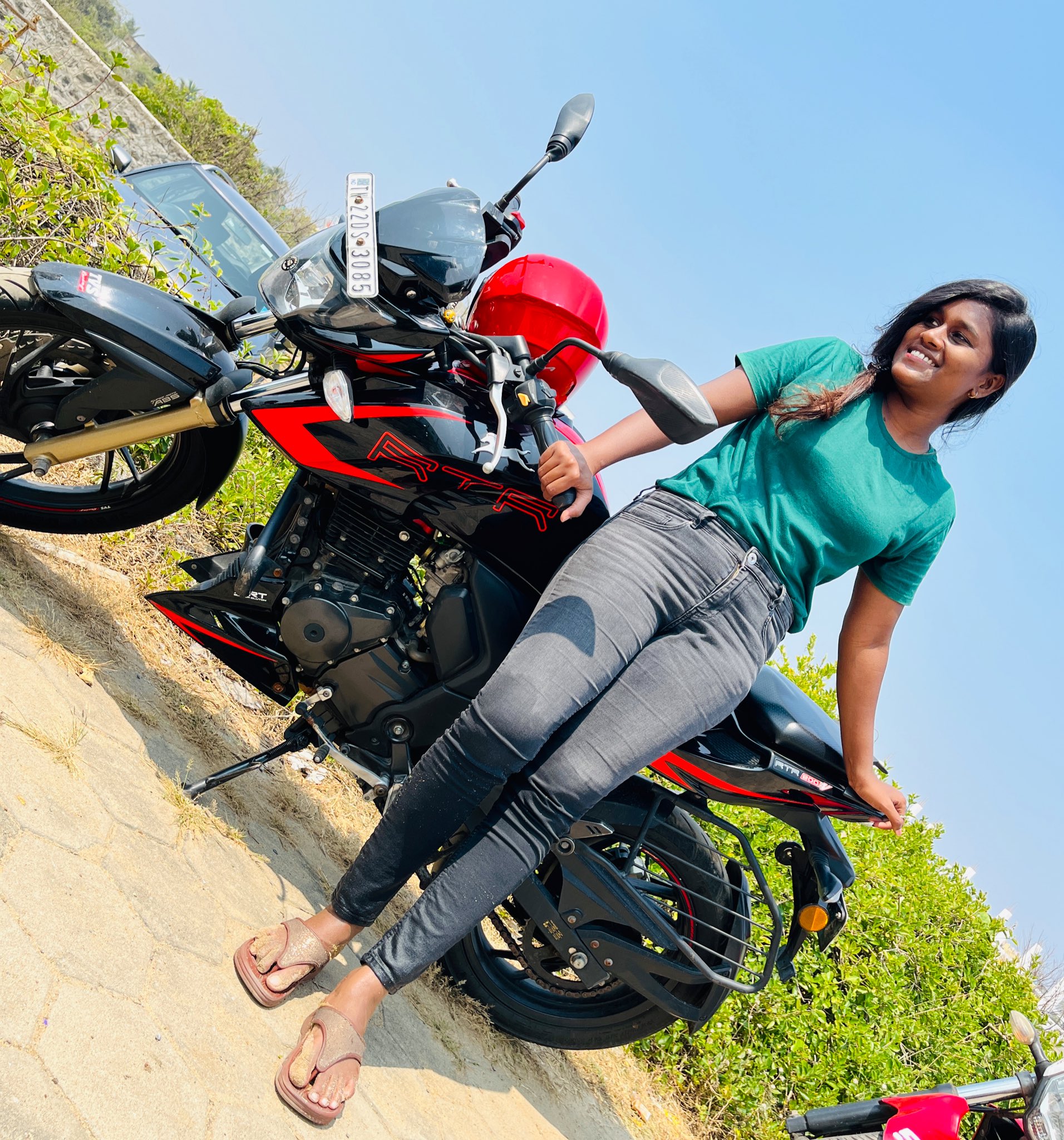 Girl on a motorcycle | Biker photoshoot, Biker girl, Bike photoshoot