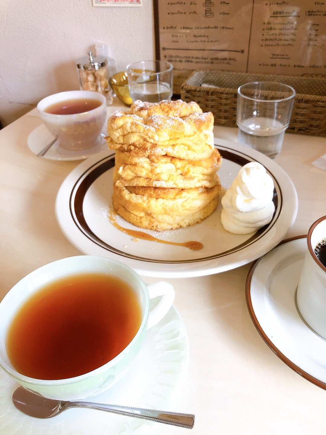 和歌山でいただきます 和歌山市駅から徒歩5分ほど カフェ ノスタルジアさんでパンケーキ 3段重ねのやつ頂いちゃいました メープルシロップをたっぷりかけて あまーいパンケーキを食べる 至福のひと時 落ち着いた純喫茶で雰囲気も 和歌山でいただきます 和歌山市駅から徒歩5分ほど カフェ ノスタルジアさんでパンケーキ 3段重ねのやつ頂いちゃいました メープルシロップをたっぷりかけて あまーいパンケーキを食べる 至福のひと時 落ち着いた純喫茶で雰囲気も