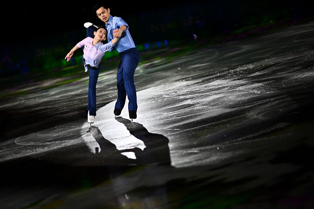 CGTNSportsScene's tweet photo. #PengCheng/#JinYang at #FigureSkating Gala
The Chinese pair finished fifth in pairs figure skating on Saturday.
#Beijing2022 #Olympics2022 @fsonline #BingDwenDwen #WinterOlympics @ISU_Figure https://t.co/BrqdeXJf2j