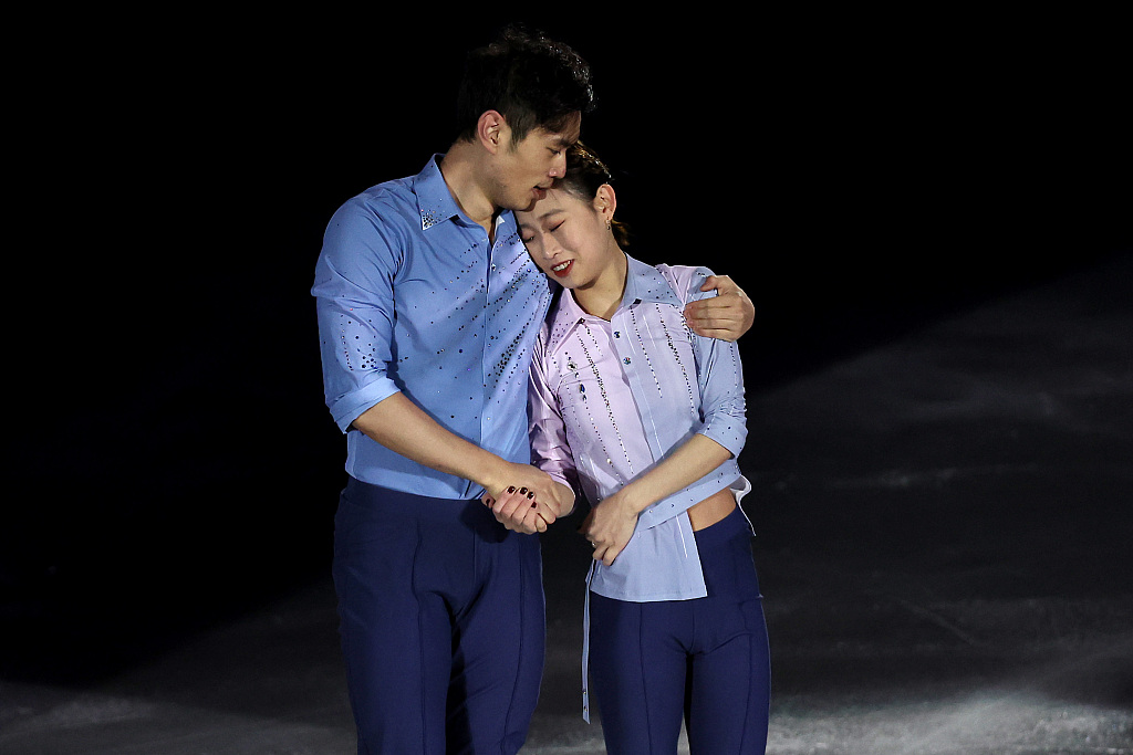 CGTNSportsScene's tweet photo. #PengCheng/#JinYang at #FigureSkating Gala
The Chinese pair finished fifth in pairs figure skating on Saturday.
#Beijing2022 #Olympics2022 @fsonline #BingDwenDwen #WinterOlympics @ISU_Figure https://t.co/BrqdeXJf2j