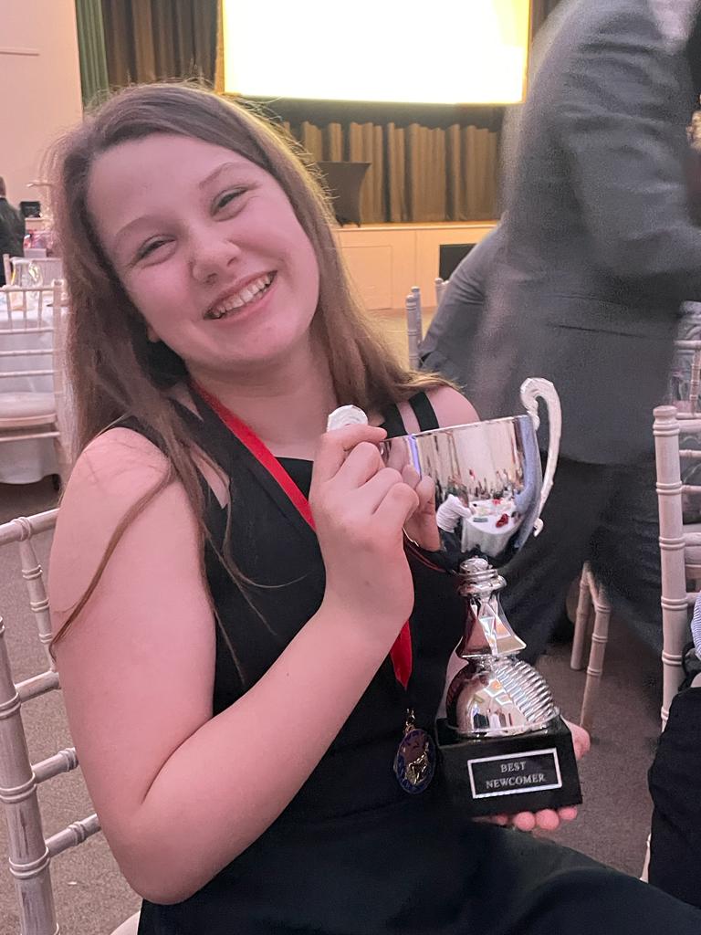 Such a fun time <a href="/RichmondDales/">Richmond Dales ASC</a> presentation last night.
Won the best para Newcomer which I was really surprised about.
2nd to Archie Hare in the club championships for para points too! 
<a href="/KeithH68/">Keith Hall</a> <a href="/ZoeCowan8/">Zoe Cowan</a> <a href="/Sw_EngParaSwim/">Swim England Para-Swimming</a> <a href="/Swim_England/">Swim England</a> #ParaSwimming <a href="/britishswimming/">Aquatics GB</a>
😁🦿🦿