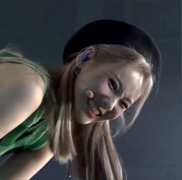 hi! this is a new account dedicated to jinsoul from loona. will be posting jinsoul pics and 💬 contents💙 . . . pls rt and like to spread