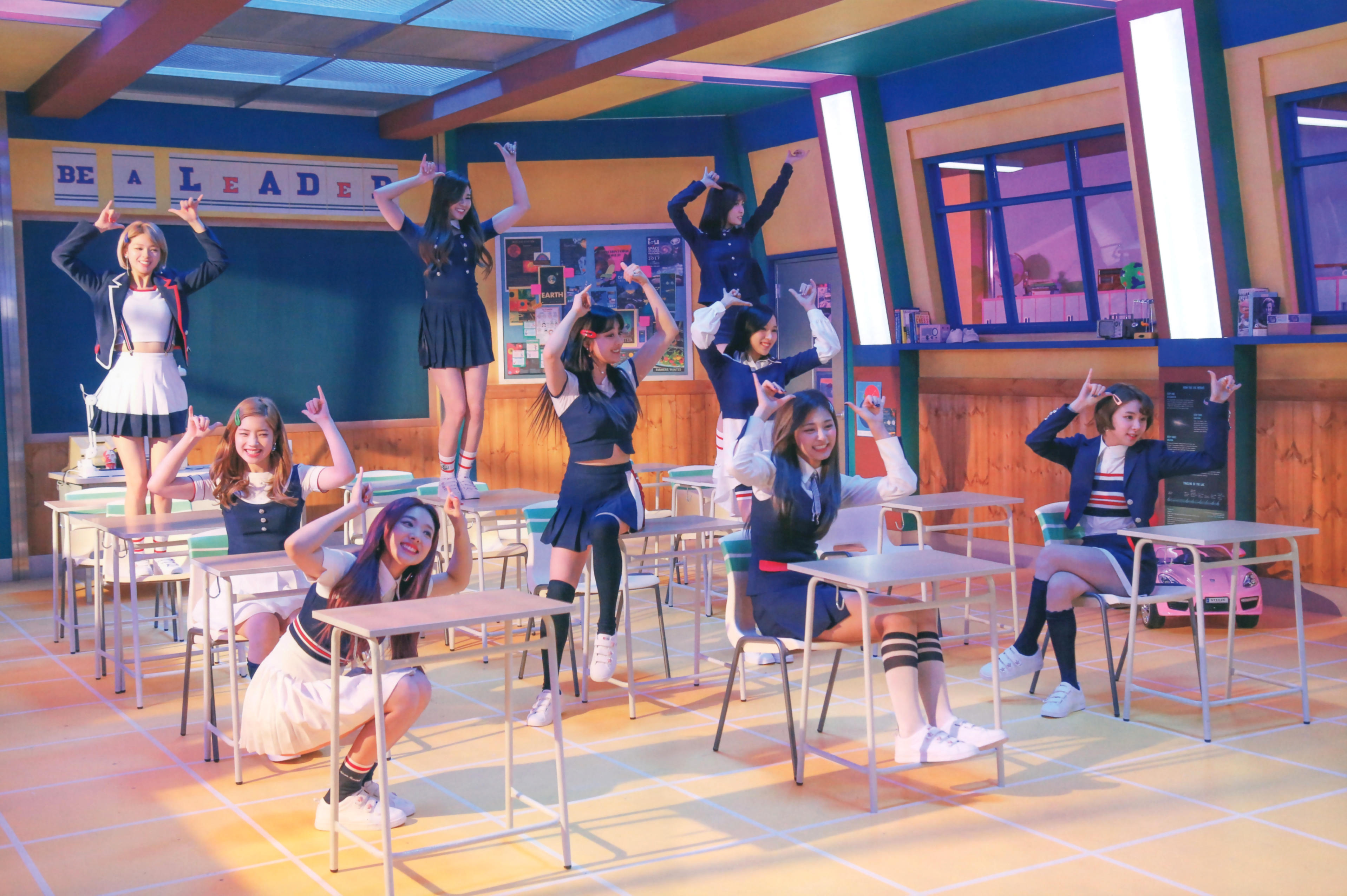 Amazon.co.jp: 【韓国版】 TWICE - Signal Monograph [150p