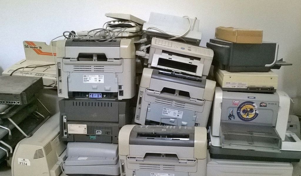 EcoIrresp's tweet photo. 🌱 A quand une vraie alternative aux imprimantes à l'obsolescence programmée qui coutent une fortune pour ceux qui impriment peu ?  #ecologie #pollution #obsolescenceprogrammee https://t.co/XWmkFtqiPv